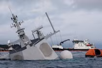 Video: Mục kích trục vớt tên lửa "khủng" từ tàu chiến chìm 