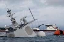 Video: Mục kích trục vớt tên lửa "khủng" từ tàu chiến chìm 