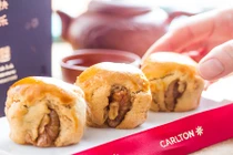 Chiêm ngưỡng loạt bánh trung thu sang trọng năm 2016