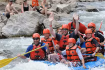 Chèo thuyền vượt thác trên những dòng sông nổi tiếng