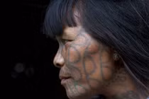 Kỳ dị phong tục xăm mặt nhiều càng đẹp ở Myanmar