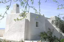 Cận cảnh ngôi nhà bằng tro kỳ lạ ở Italia