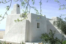 Cận cảnh ngôi nhà bằng tro kỳ lạ ở Italia