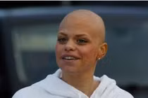 Những ngôi sao phải “chào thua” bệnh ung thư