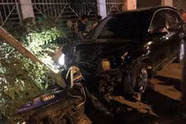 Phó trưởng Công an thị xã lái ôtô tông nhiều xe máy