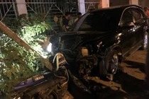 Phó trưởng Công an thị xã lái ôtô tông nhiều xe máy