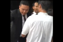 Bảo vệ tòa nhà 6 sao đuổi người trú mưa gây phẫn nộ