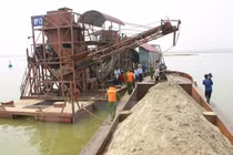 Phó Thủ tướng Trương Hòa Bình yêu cầu xử lý mạnh tay "cát tặc"