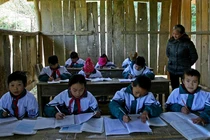 Bộ Giáo dục: “Tái sử dụng SGK để tránh lãng phí“