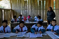 Bộ Giáo dục: “Tái sử dụng SGK để tránh lãng phí“