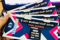 'Khoe' vé xem bóng đá trên mạng, vợ thứ trưởng nói gì?