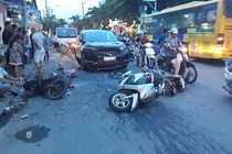 Nguyên nhân ô tô "điên" húc bay hàng loạt xe máy trên đường