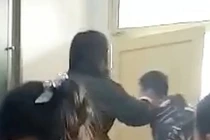 Giáo viên tiểu học bị đuổi việc vì tát học sinh