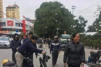 CSGT quăng lưới bắt xe máy, học sinh ngã: Nên không?