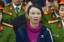 Xét xử mẹ nữ sinh giao gà ở Điện Biên: Bà Hiền hốc hác, mặt tái mét đến tòa