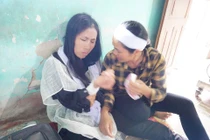 Người vợ chứng kiến hàng xóm cầm dao giết chồng và con kể lại đêm kinh hoàng