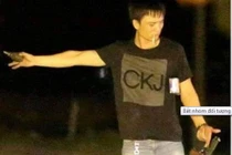 Bắt nhóm đối tượng ôm súng, lựu đạn cố thủ trên ô tô