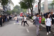 Cháy trung tâm thương mại khách hoảng loạn tháo chạy