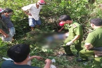 Phát hiện thi thể phân hủy, trong tay nắm chặt kim tiêm