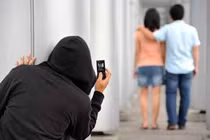 Thuê thám tử theo dõi vợ, chồng ngoại tình có vi phạm pháp luật?