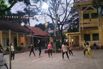 Hiệu trưởng bị tố dâm ô hàng loạt học sinh vẫn đi làm bình thường