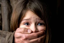 Mẹ ác quỷ nhẫn tâm làm điều này với con đẻ để tái hôn