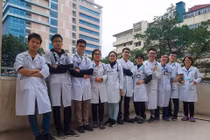 Giọt nước mắt người cha ngày Tết khiến nam sinh ngành y bật khóc