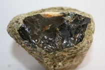 Điều gì khiến người ta bỏ ra vài trăm triệu chỉ để mua một cục đá?