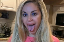 Kinh hoàng người phụ nữ ăn 5 con mọt mỗi ngày để... chống ung thư