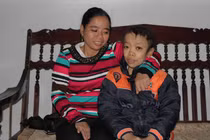 Nhói lòng chuyện tình nàng “bạch tuyết và chú lùn” gây xôn xao MXH