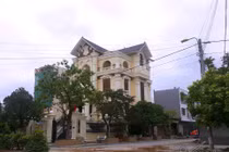 Hàng loạt biệt thự đồ sộ ngang nhiên án ngữ đất quốc phòng