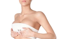 Phẫu thuật nâng ngực như Ivy Trần có vĩnh viễn không? 