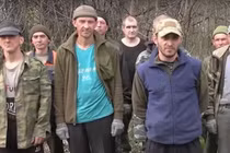 Quân Ukraine bị bao vây ở Kursk đã ra hàng quân Nga 