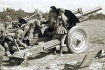 Mẫu pháo lựu chủ lực của Quân đội Liên Xô do người Đức thiết kế