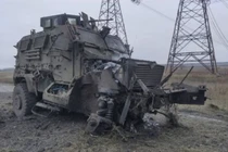 Phương Tây ca ngợi xe kháng mìn MaxxPro Ukraine mới nhận từ Mỹ