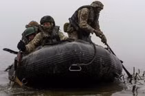 Không quân Nga tăng cường tấn công quân đổ bộ Ukraine tại Kherson 