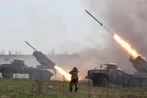 Nga tiến quân 300 mét mỗi ngày, Quốc hội Ukraine đóng cửa