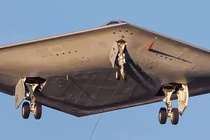 “Sát thủ tàng hình” B-21 vừa bay thử khác gì với “Bóng ma” B-2?