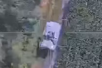 UAV Lancet Nga tiêu diệt xe bọc thép Ukraine như trong "game bắn vịt"