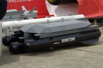 Anh đang bí mật cung cấp vũ khí và đưa quân tới Ukraine?