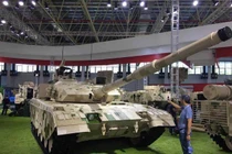 Sau Liên Xô, quốc gia nào giúp Trung Quốc phát triển quốc phòng?