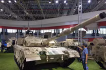 Sau Liên Xô, quốc gia nào giúp Trung Quốc phát triển quốc phòng?