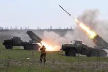 Quân đội Ukraine đánh mạnh phía nam, Nga ép chiến trường phía bắc