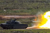 Lợi thế áp đảo, xe tăng T-80BVM Nga ồ ạt tiến về Kupyansk