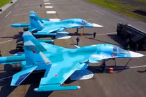 Nga bất ngờ đưa 17 tiêm kích bom Su-34 tới biên giới Ukraine