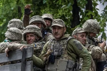 Tù nhân được huy động ra chiến trường, Ukraine vẫn không đủ quân