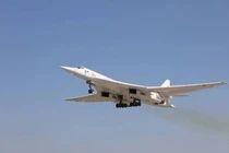Nga xác nhận đưa máy bay ném bom chiến lược Tu-160 tham chiến