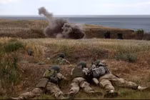 Lính dù Nga thực hiện chiến thuật “độn thổ”, quân Ukraine thiệt hại nặng