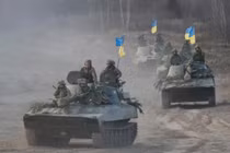 Kherson chìm trong khói đạn, rơi vào thế "cài răng lược"