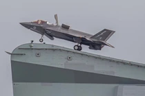 Nóng: Mảnh xác máy bay F-35B bị đánh cắp bởi "nước lạ"?